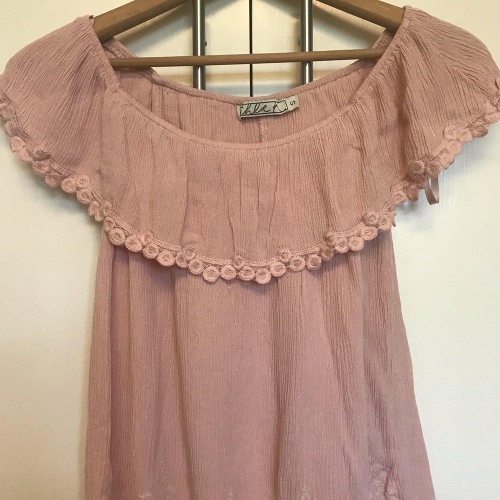 Chloe K size S pink off the shoulder top. NWOT.